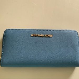 Michael Kors zZippy Wallet Pool Blue NWOT’s